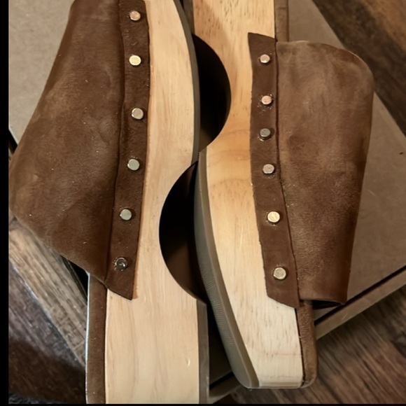 Dolce Vita Women's Dorado Open Toe Clogs Suede Leather Wood Heels Gold Hardware - Picture 10 of 14